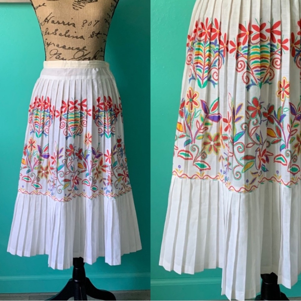Vintage Floral Print Full Pleated White Skirt